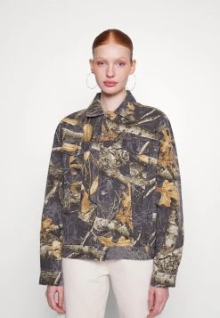 Realtree Trucker Jacket - Denim Jacket - Washed Out Black Multi