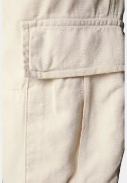 Go David Pant - Trousers - Off-White -Guess Apparel 067b8308ecd14093a27b3e362f98ab31