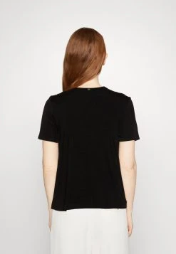 Delfina - Print T-Shirt -Guess Apparel 0f00a5c060774ef0b341406101161232