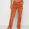 Sade Carpenter- Straight Leg Jeans - Real Orange -Guess Apparel 1200e16f66af49e59a14b705df31075c