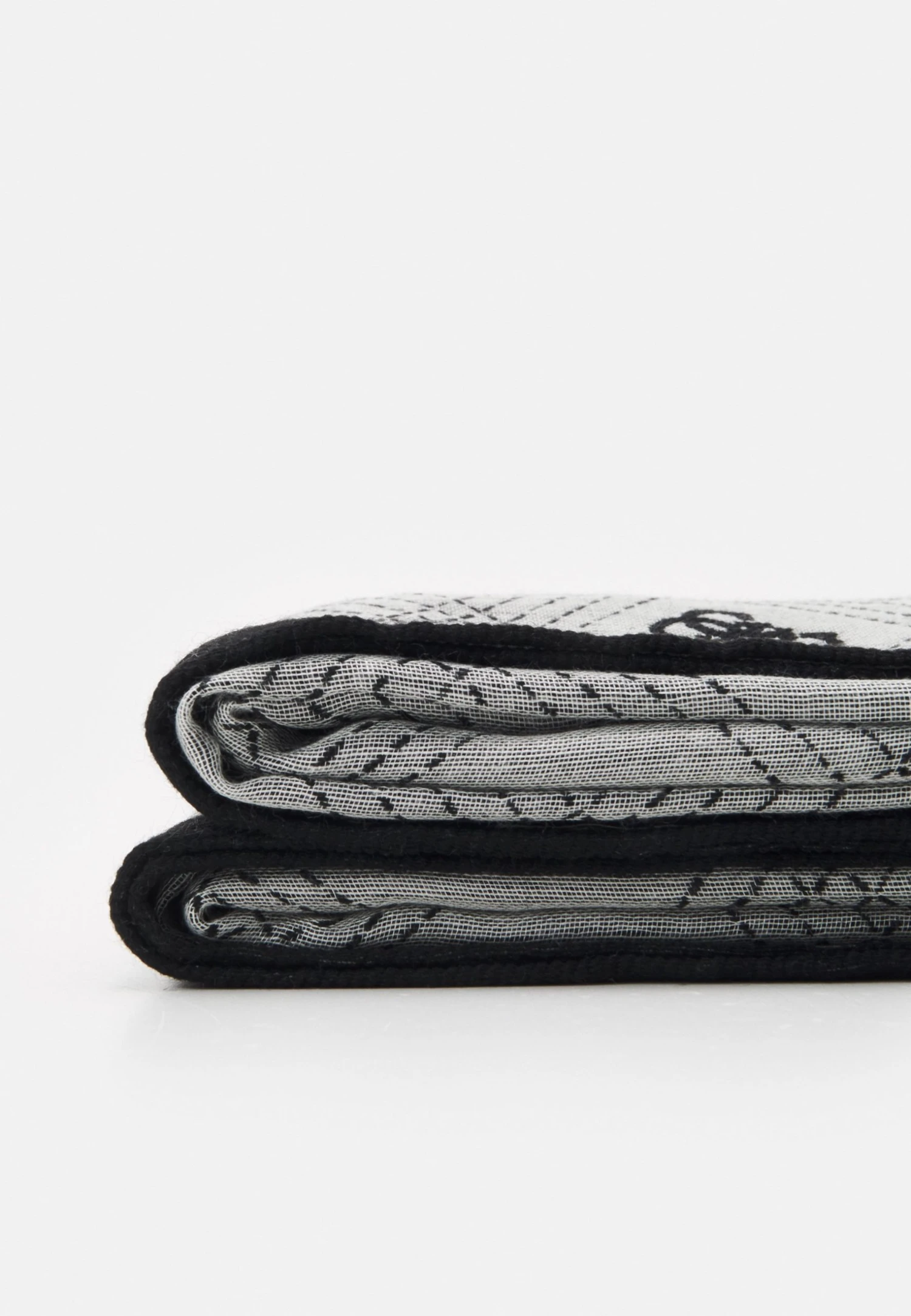 Guess Scarf - Foulard - Black 5 Guess Scarf - Foulard - Black - Image 3