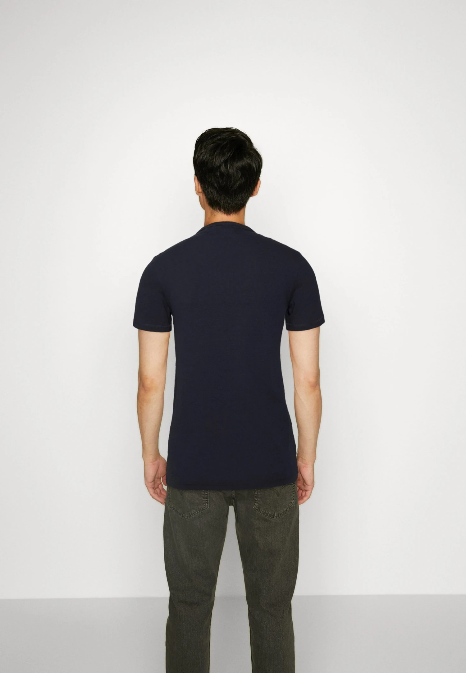 Guess Maksim Cn Ss- Print T-Shirt - Smart Blue 5 Guess Maksim Cn Ss- Print T-Shirt - Smart Blue - Image 3