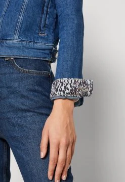 Guess Delya Trucker - Denim Jacket -Guess Apparel 1741c9f0dfe4433e880c5cc809ef3256