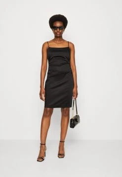 Guess Apparel -Guess Apparel 1d7845ca085941c496f8868893aa52f3