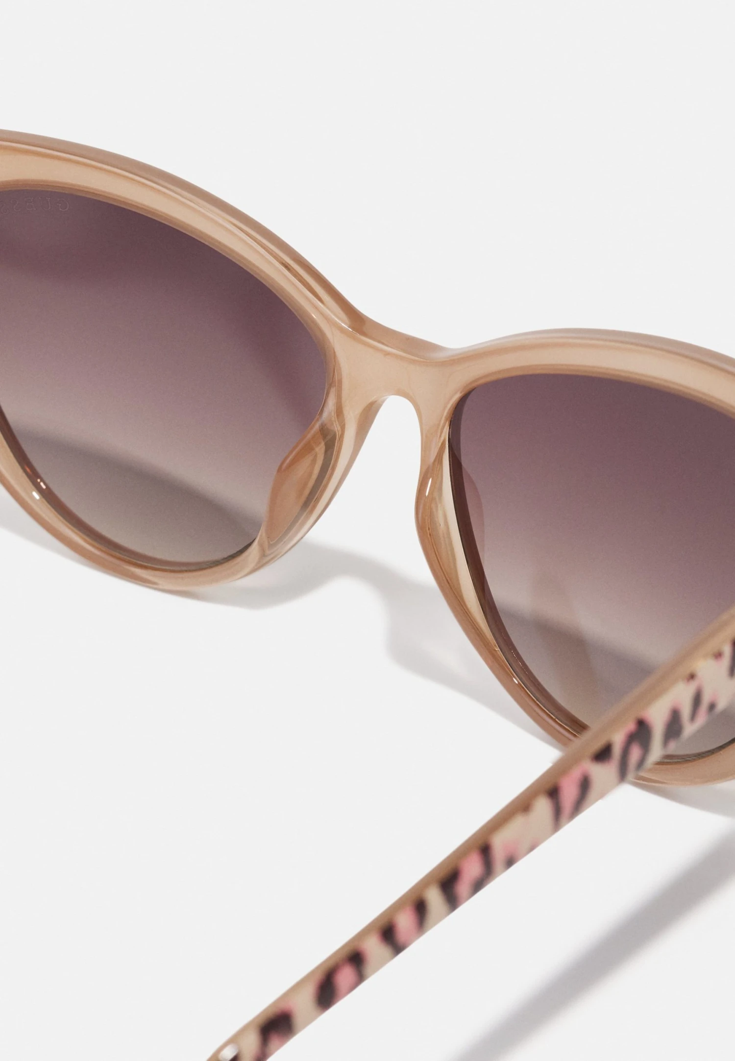 Guess - Sunglasses - Shiny Beige 5 Guess - Sunglasses - Shiny Beige - Image 3