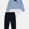 Guess Newborn Set- Trousers - Oxford -Guess Apparel 21628aa6f8e74f208ee1ae1b94edb489