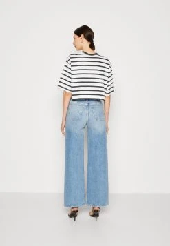 Go Mars- Print T-Shirt - Magnetic Grey -Guess Apparel 21720f182f7b407ca6c8c85c892ff346