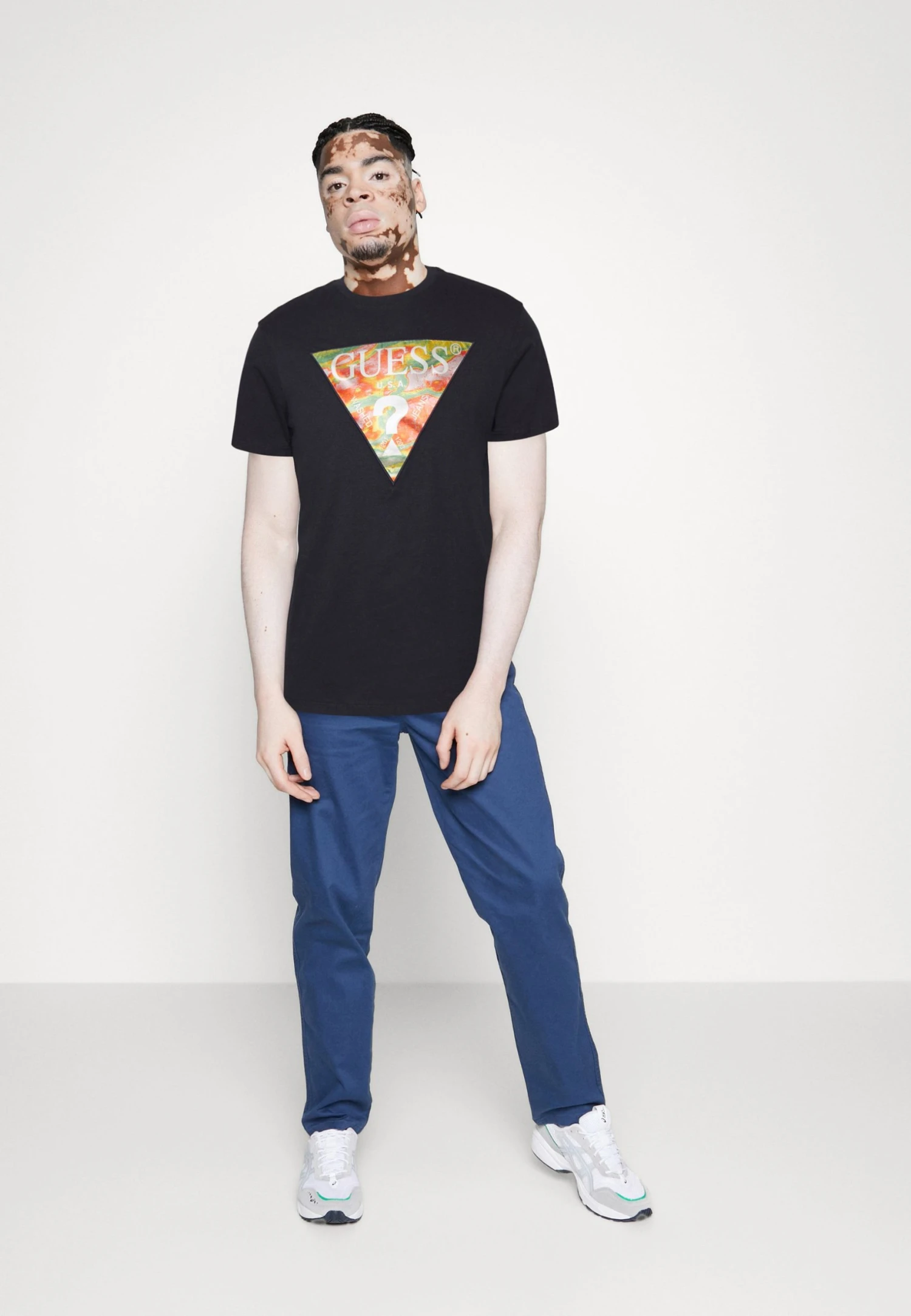 Guess Ss Bsc Abstract Tri Logo - Print T-Shirt - Smart Blue 4 Guess Ss Bsc Abstract Tri Logo - Print T-Shirt - Smart Blue - Image 2