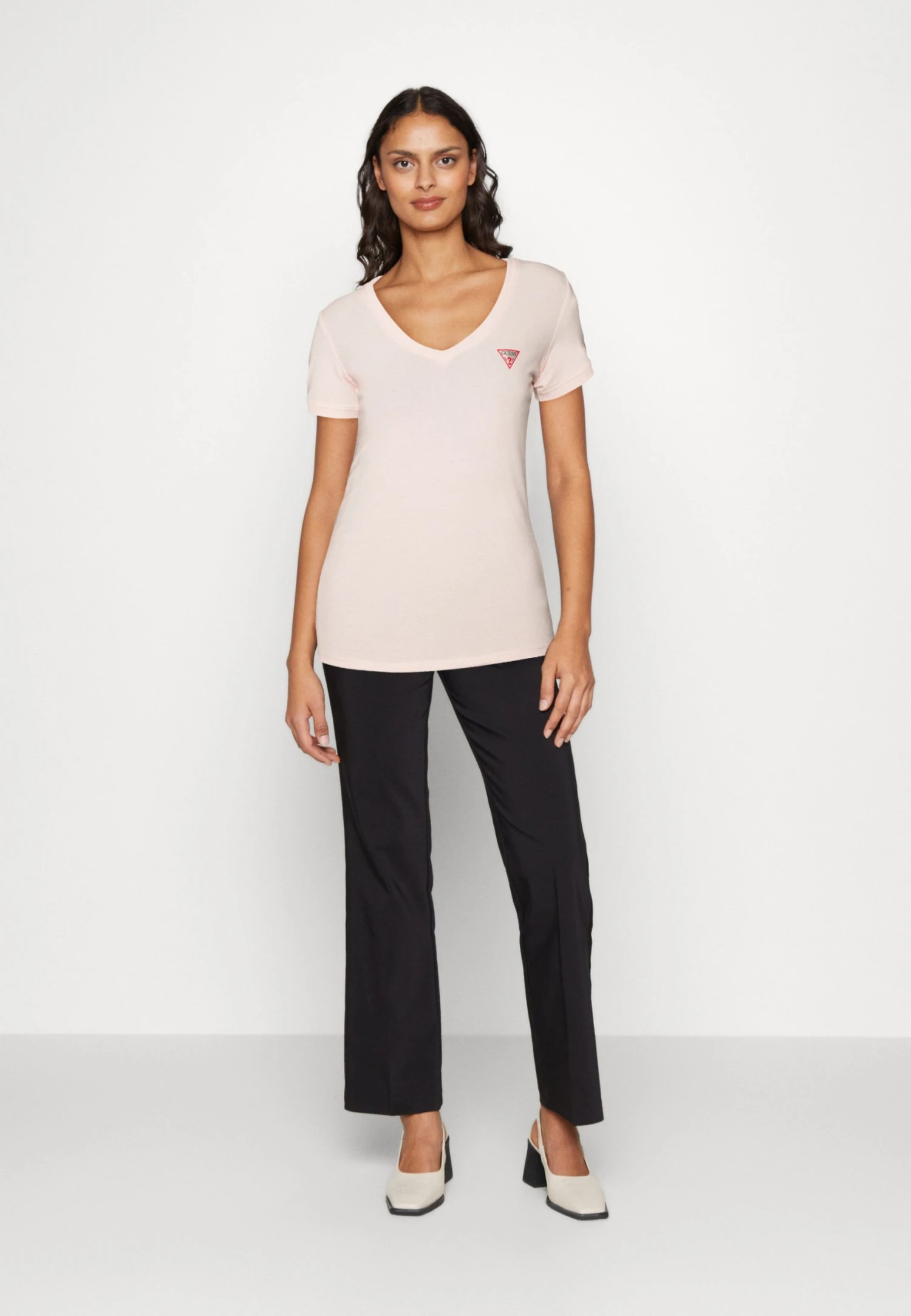 Guess Mini Triangle Tee - Basic T-Shirt - Calm Pink 4 Guess Mini Triangle Tee - Basic T-Shirt - Calm Pink - Image 2