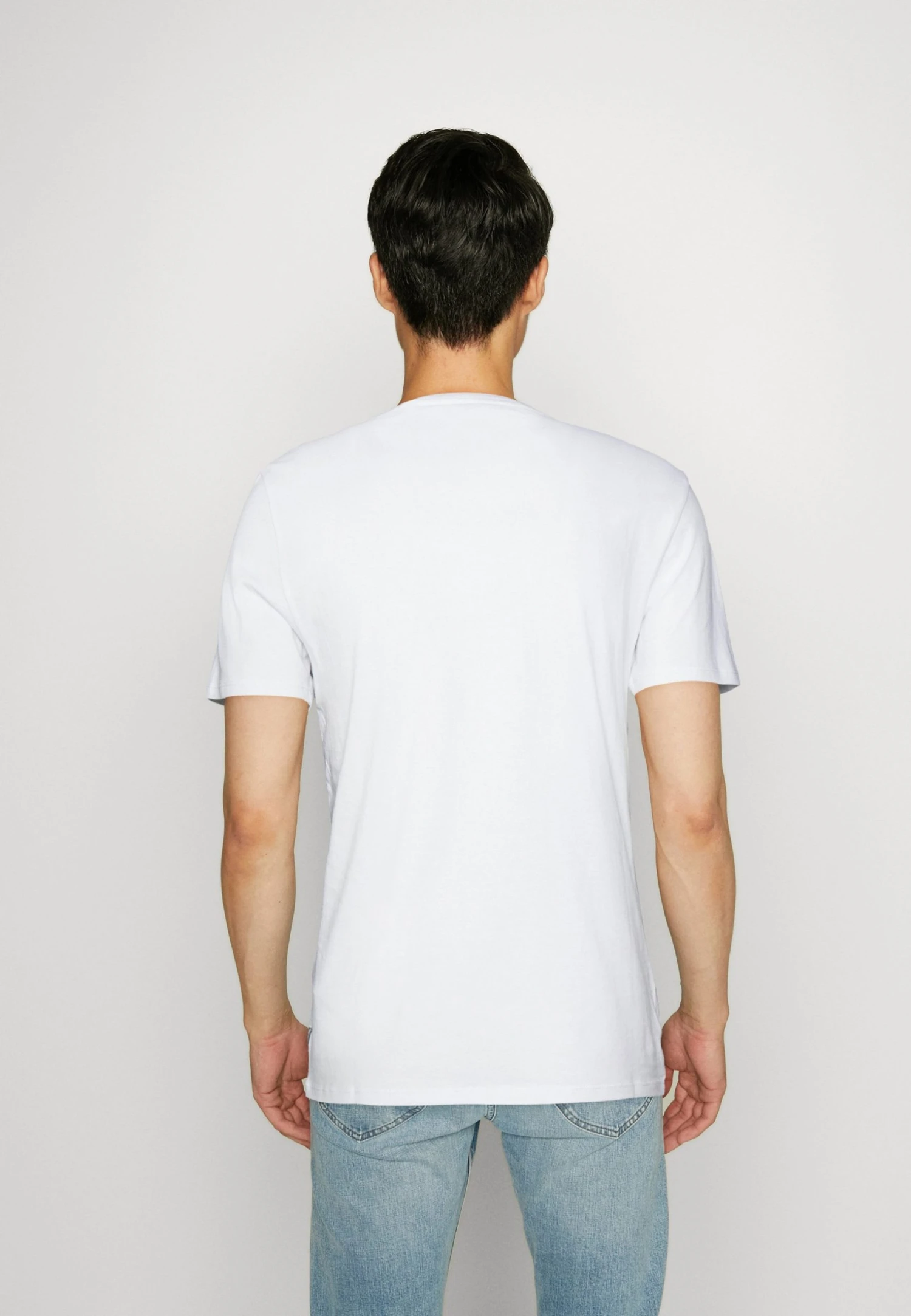 Guess Ss Bsc Abstract Tri Logo - Print T-Shirt - Pure White 5 Guess Ss Bsc Abstract Tri Logo - Print T-Shirt - Pure White - Image 3