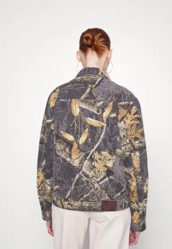 Realtree Trucker Jacket - Denim Jacket - Washed Out Black Multi -Guess Apparel 403540623fff453f866f7cb7c3f52e11