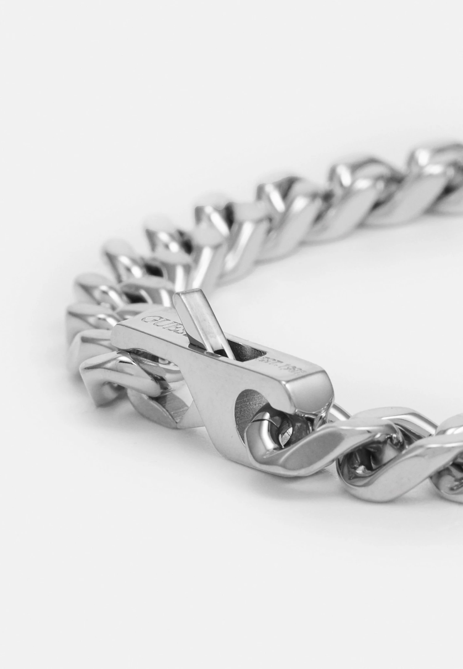Guess Curb Chain Unisex - Bracelet - Silver-Coloured 5 Guess Curb Chain Unisex - Bracelet - Silver-Coloured - Image 3