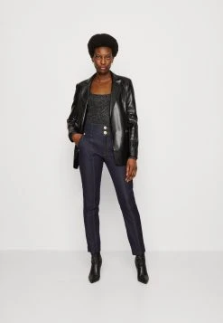 Guess Apparel -Guess Apparel 6054a958a07d43a884d86fb97f5d46b5