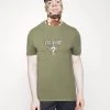 Guess Ss Cn Geo Triangle- Print T-Shirt - Khaki Way -Guess Apparel 68cee2c2a9954066877537280d0b33ee