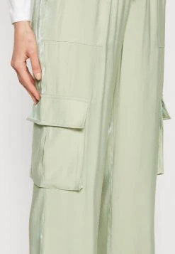 Guess Chantal - Cargo Trousers - Dusty Fern Multi -Guess Apparel 70ceb76c0d484b46983e53de89b462dc