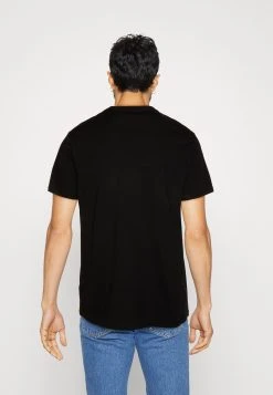 Guess Ss Cn Shaded Triangle - Print T-Shirt - Jet Black -Guess Apparel 723482324eb44e679c88e3fd0ac3189f