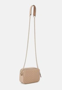 Guess Noelle Crossbody Camera - Across Body Bag - Beige 8 Guess Noelle Crossbody Camera - Across Body Bag - Beige -Guess Apparel 75f66433c6ce44aeacd5db00ba936c5a