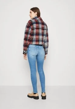 Go Trisha Jacket - Light Jacket - Chili Red Multi 10 Go Trisha Jacket - Light Jacket - Chili Red Multi -Guess Apparel 7776ea60c85c44538c55cbc806f93a93