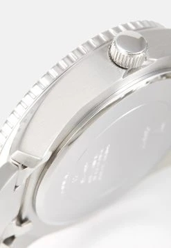 Guess Connoisseur Unsiex - Watch - Silver-Coloured -Guess Apparel 7b70e020e3c14c90886e988996b12a10