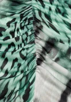 Feline Feeling - Print T-Shirt -Guess Apparel 886413bb6acb4ac8bd4aa99491959934