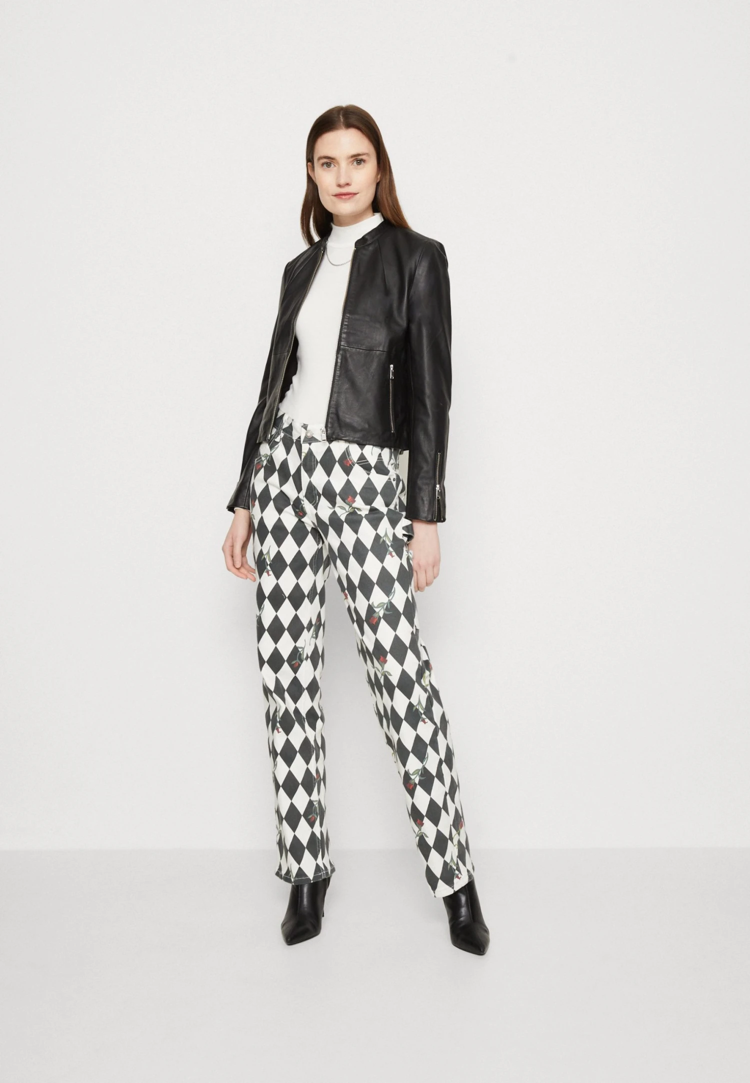 Go Rose Diamond Carpenter Pant - Relaxed Fit Jeans - Jet Black Multi 4 Go Rose Diamond Carpenter Pant - Relaxed Fit Jeans - Jet Black Multi - Image 2