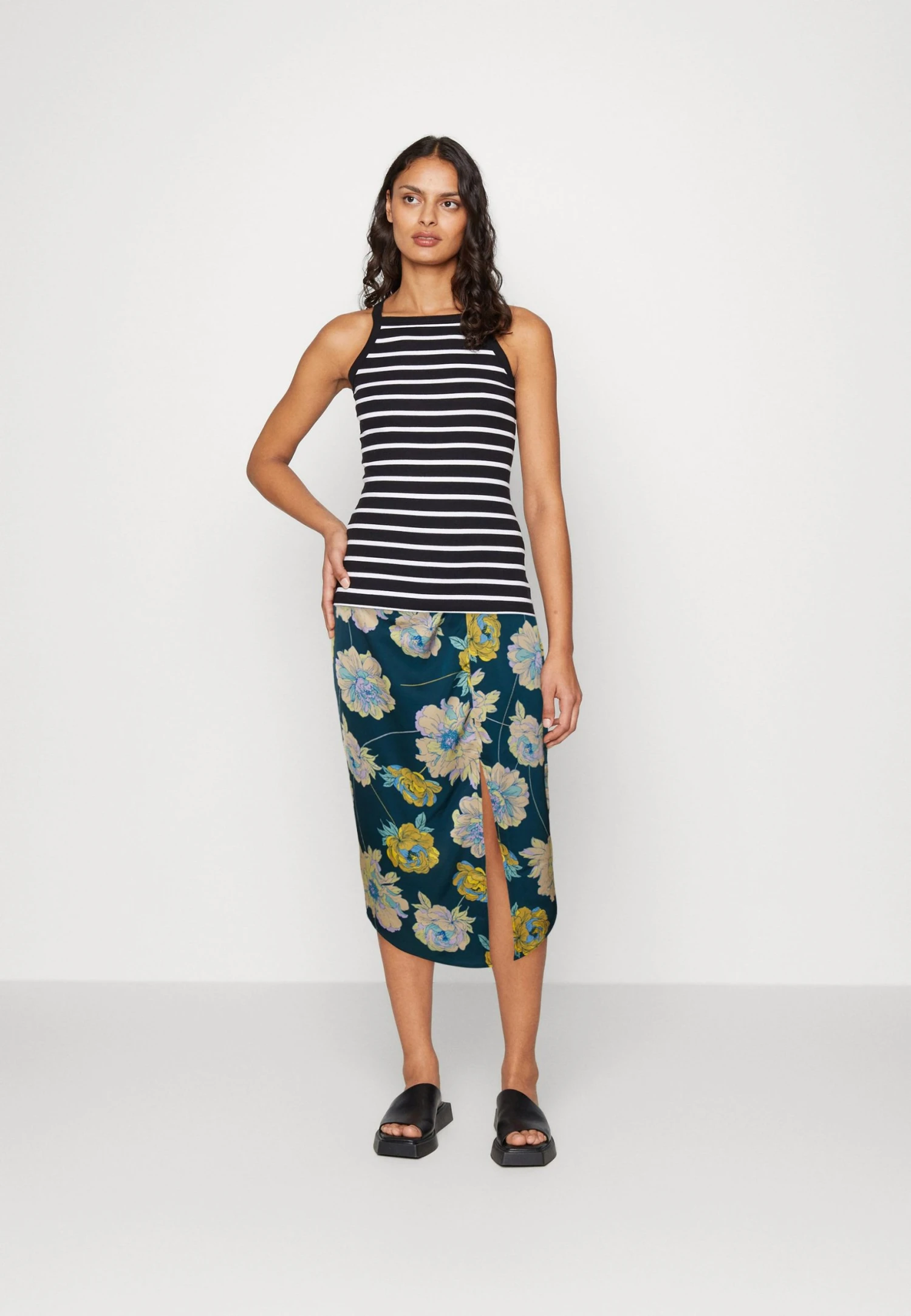 Guess Annie Skirt - Wrap Skirt - Multi-Coloured 4 Guess Annie Skirt - Wrap Skirt - Multi-Coloured - Image 2