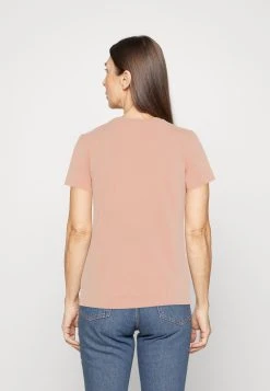Guess Triangle Tee - Print T-Shirt - Peach Creme -Guess Apparel 993d04157d094fd7aeb3fa84bbfe2037