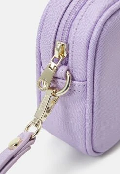 Guess Small Necessaire - Wash Bag - Lavender -Guess Apparel 9ba3269be17542fea2891f8cbfe9126c
