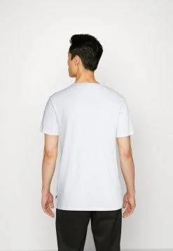 Guess Chain Logo Tee - Print T-Shirt - Pure White -Guess Apparel 9ee65aebf9dc4125801b2b77336f4073