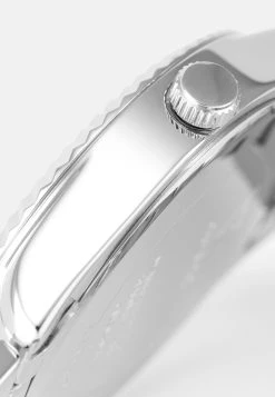 Guess Watch - Silver-Coloured -Guess Apparel a89e911816ae45ec80f0fd0b628e6a9c