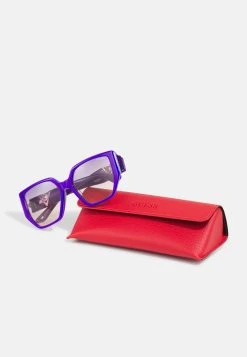 Guess Sunglasses - Shiny Violet -Guess Apparel aed2a07e5aa742f2bd552a097ad58ee9