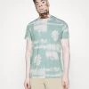 Guess Ss Bsc La Palms Tree- Print T-Shirt - Lagoon Fog -Guess Apparel af86e7e876634986a17f7a4c849cb9f2