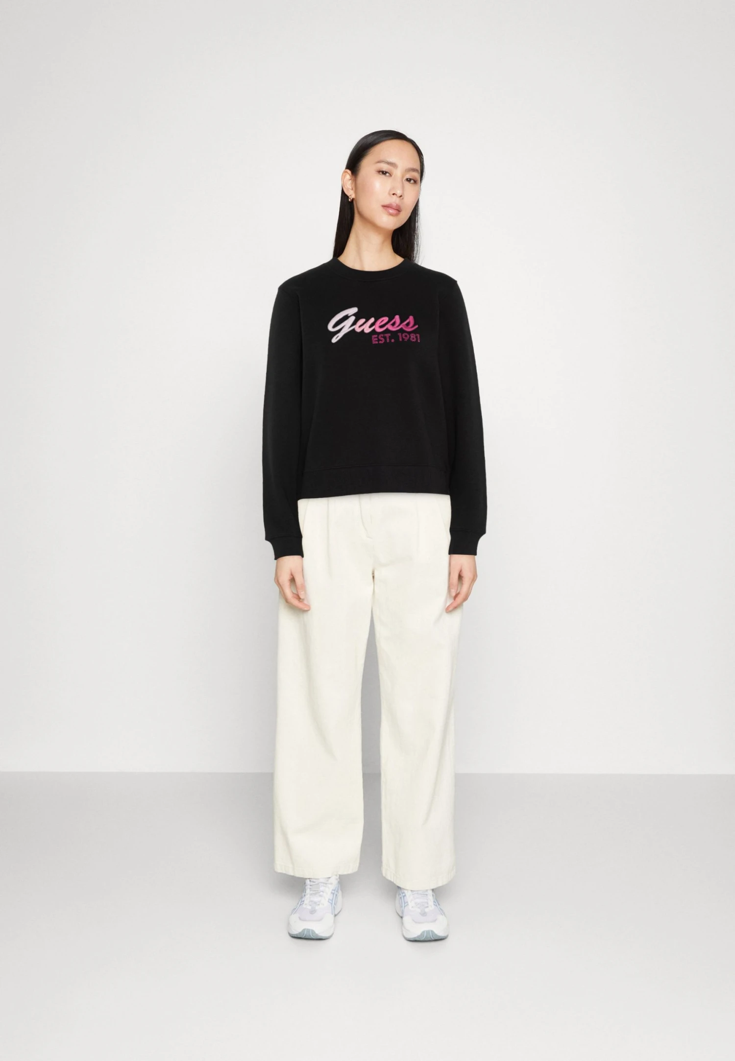 Guess 3D Patch - Sweatshirt - Jet Black A996 4 Guess 3D Patch - Sweatshirt - Jet Black A996 - Image 2