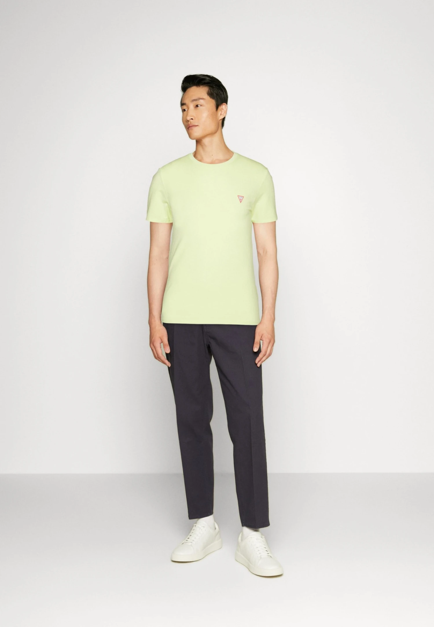 Guess Cn Ss Core Str - Basic T-Shirt - Vintage Lime 4 Guess Cn Ss Core Str - Basic T-Shirt - Vintage Lime - Image 2