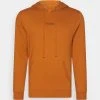 Guess Es Roy- Hoodie - Warm Umber -Guess Apparel b4f8575b2a0e41c5b098eafa7bd7edc8