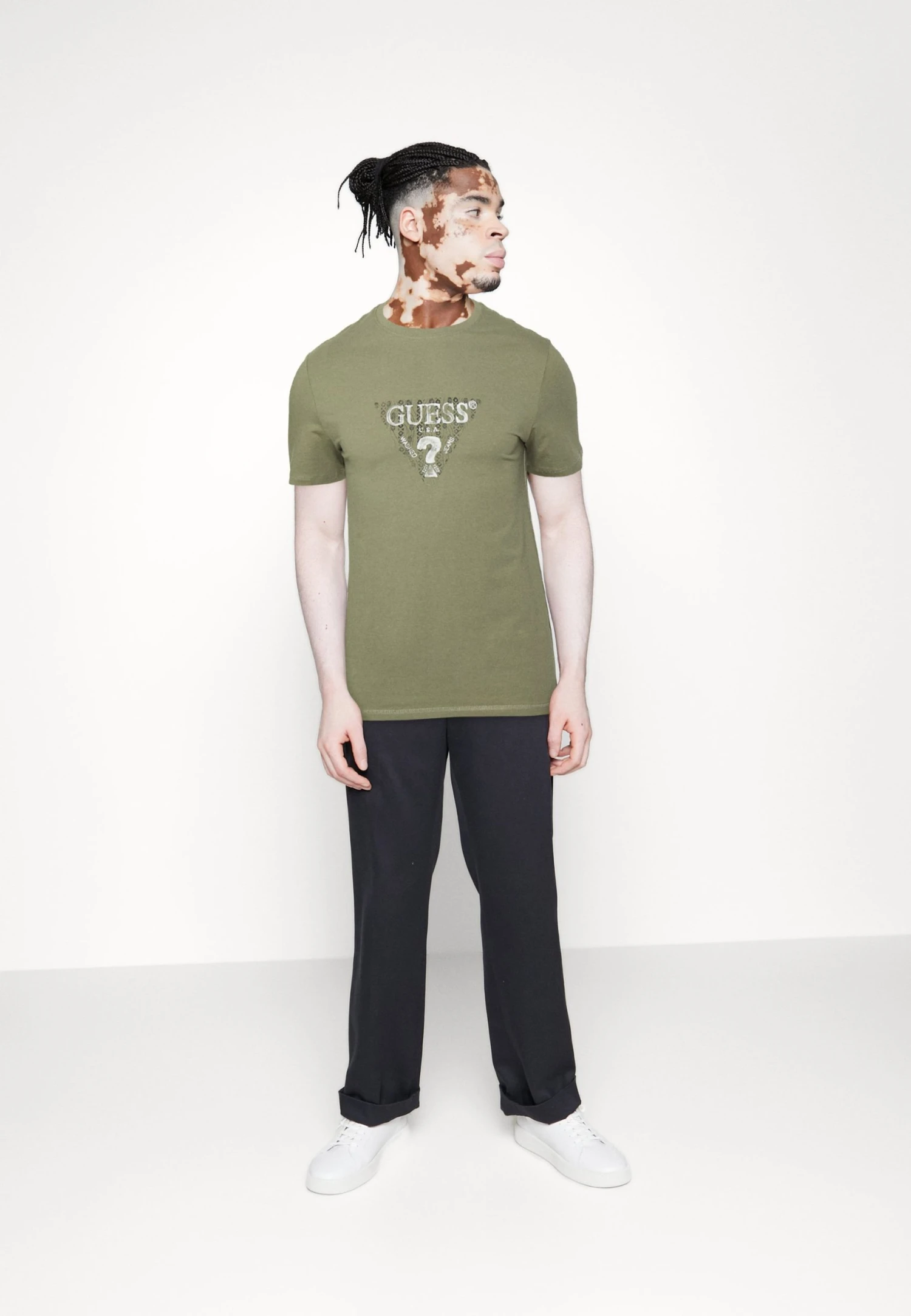 Guess Ss Cn Geo Triangle- Print T-Shirt - Khaki Way 4 Guess Ss Cn Geo Triangle- Print T-Shirt - Khaki Way - Image 2