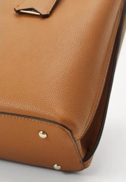 Guess Meridian Girlfriend Tote - Tote Bag - Cognac 10 Guess Meridian Girlfriend Tote - Tote Bag - Cognac -Guess Apparel d1b2e013fa024e408949f8088d85950a