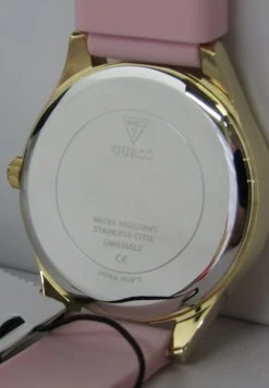 Guess Mini Aura - Watch - Pink -Guess Apparel e1897dac5e874fb4907001223633ddde