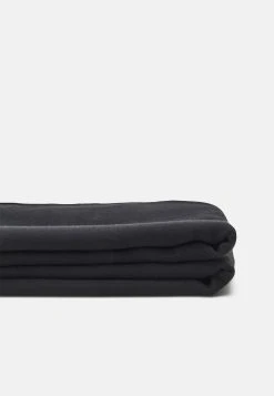 Guess Scarf- Scarf - Black -Guess Apparel ec822feb7028481d83ebd566ce9e2a21