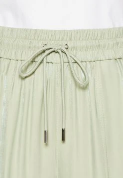 Guess Chantal - Cargo Trousers - Dusty Fern Multi -Guess Apparel f97c496fc7684f9db22b03d81a99beba