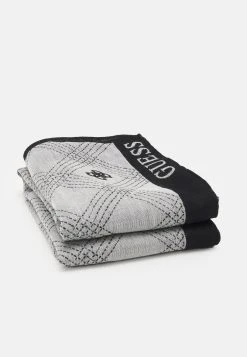 Guess Scarf - Foulard - Black 7 Guess Scarf - Foulard - Black -Guess Apparel fb49f12b128749b19315adc37f48b44f