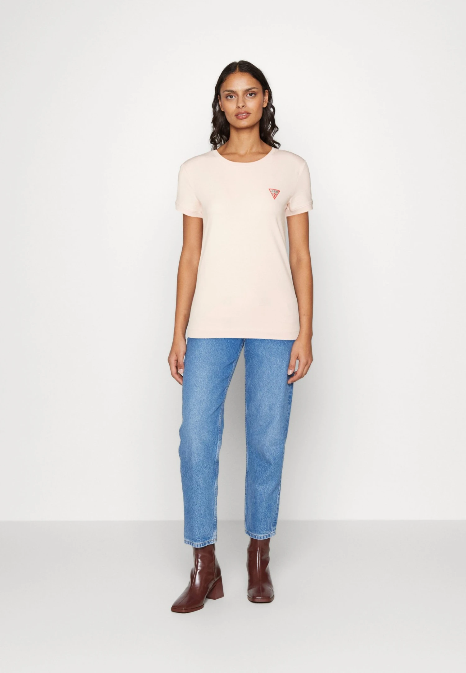 Guess Mini Triangle Tee - Basic T-Shirt 4 Guess Mini Triangle Tee - Basic T-Shirt - Image 2